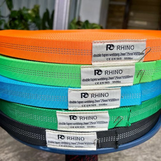 Webbing panjat tebing warna-warni